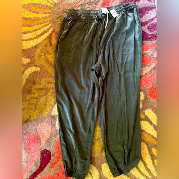 Victoria Secrets Drawstring Sweatpants Joggers in forest green - Picture 1 of 5